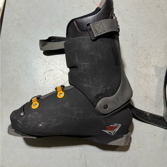 Black and Yellow Lange Comp 100 Ski Boots – Size 13, Medium Fit - Picture 3 of 7